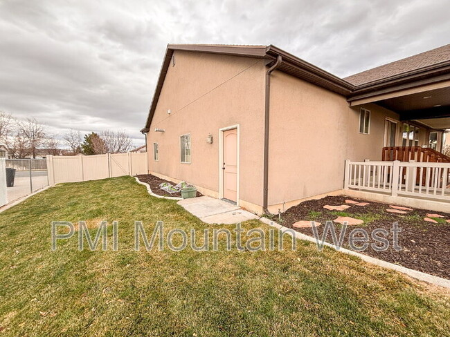 Building Photo - 2241 W 2475 N