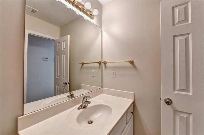 Building Photo - 3460 Maple Terrace Dr