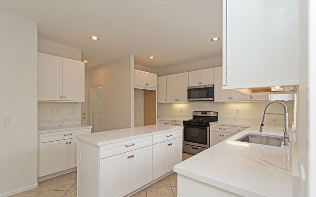 Building Photo - 2159 Island Shore Way