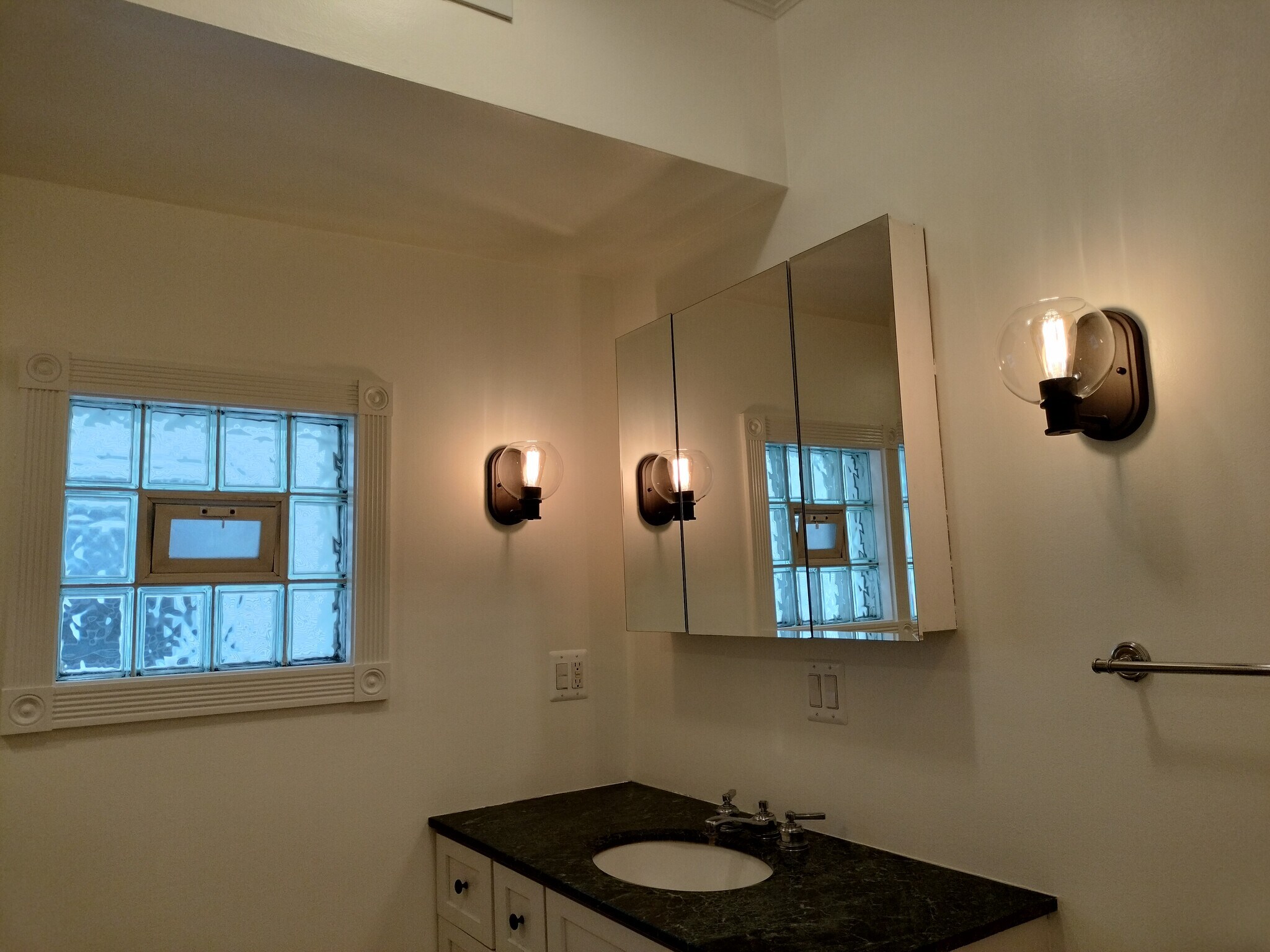 Bathroom 1 - 3046 N Leavitt St