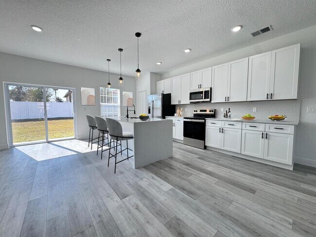 Building Photo - 482 Marion Oaks Manor