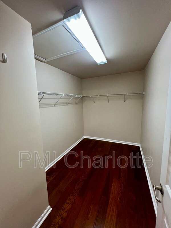 Building Photo - 7001 Mountain Top Ct