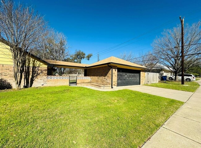 Building Photo - 306 Applewood Dr