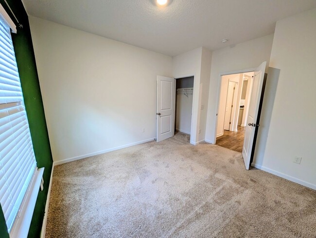 Building Photo - Great Home Available Now