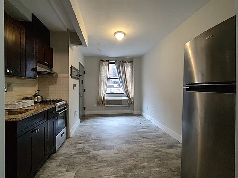 Building Photo - 556 W 161st St