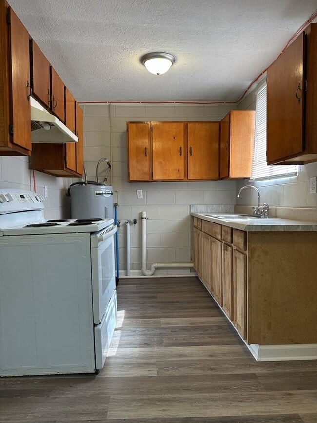 Building Photo - One Month's Free Rent! Charming 3 bedroom home available!  | Section 8 Accepted! |