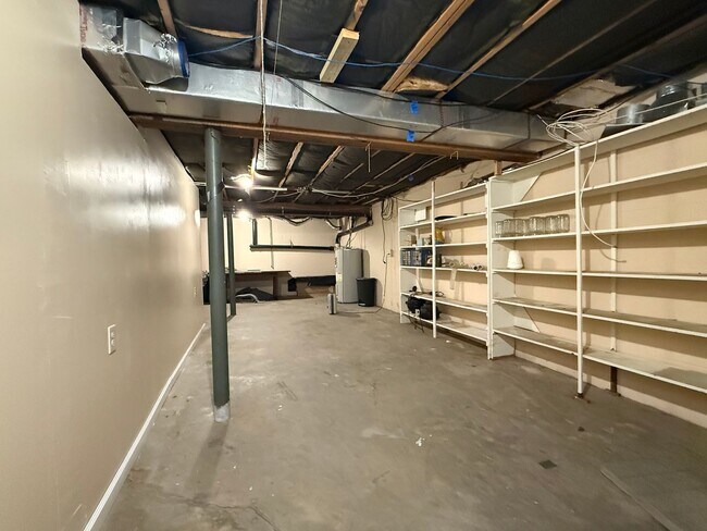 Building Photo - Private and Serene Beauty