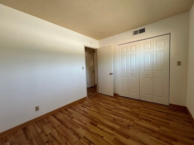 Building Photo - Serene two bedroom condo near Oak Knoll Golf Course | Available Now