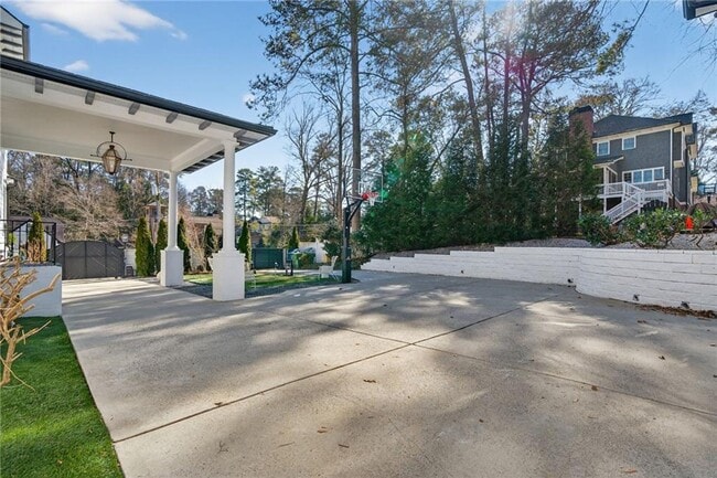 Building Photo - 1812 Wellbourne Dr NE