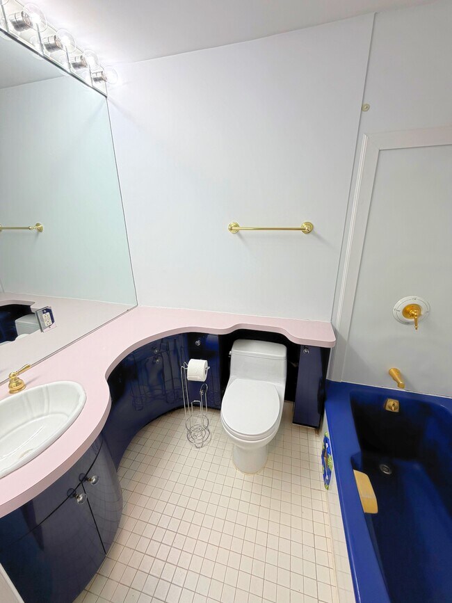 Building Photo - 327 Commonwealth Ave