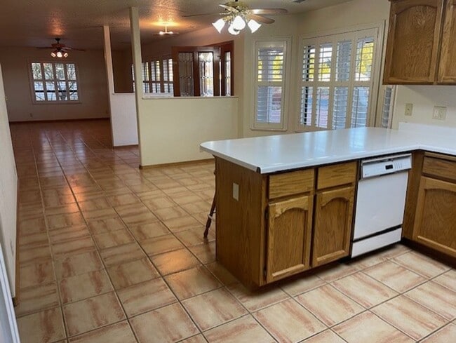 Building Photo - Wonderful Home 3 bed 2 bath with a Great Yard & Views Contact Property Pros Property Management