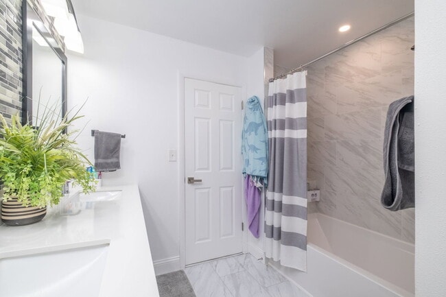 Building Photo - 5621 S 22nd St