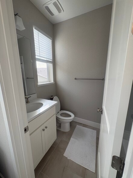 Building Photo - 2850 Lumin Ct