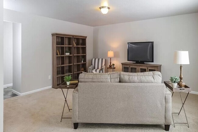 Building Photo - Immediate Occupancy Available!