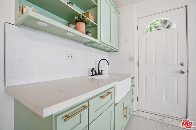 Building Photo - 3604 Stewart Ave