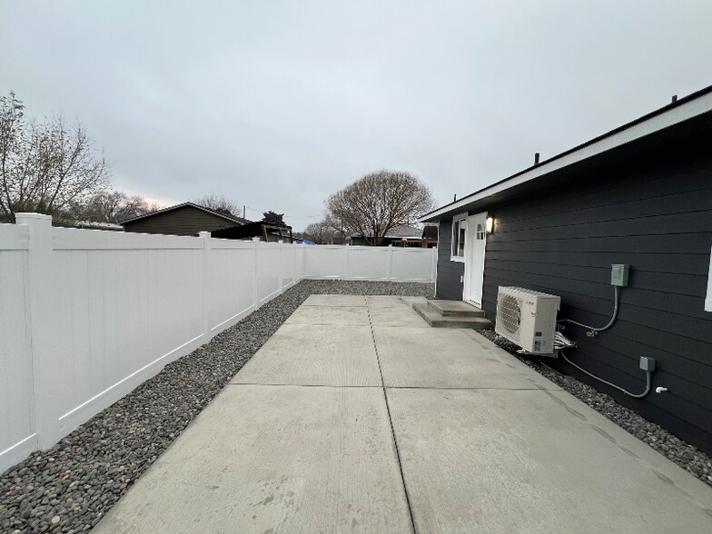 Building Photo - 1618 S 14th St