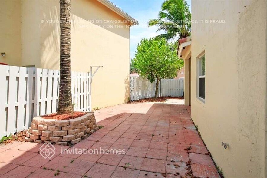 Building Photo - 15131 SW 49th St