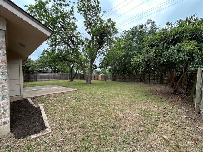 Building Photo - 1805 Broadmoor Dr