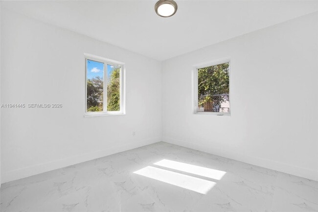 Building Photo - 10750 SW 43rd Ln