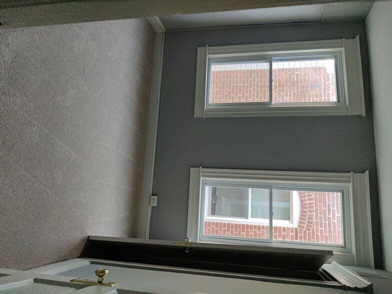Building Photo - 424 N Hilton St