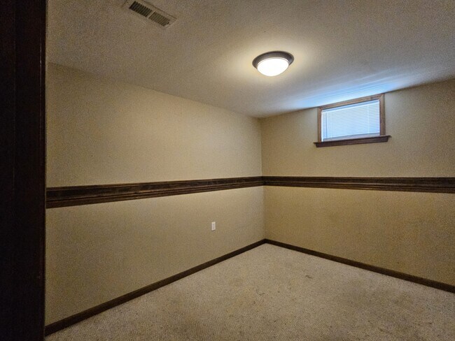 Building Photo - 777 SE Y Hwy