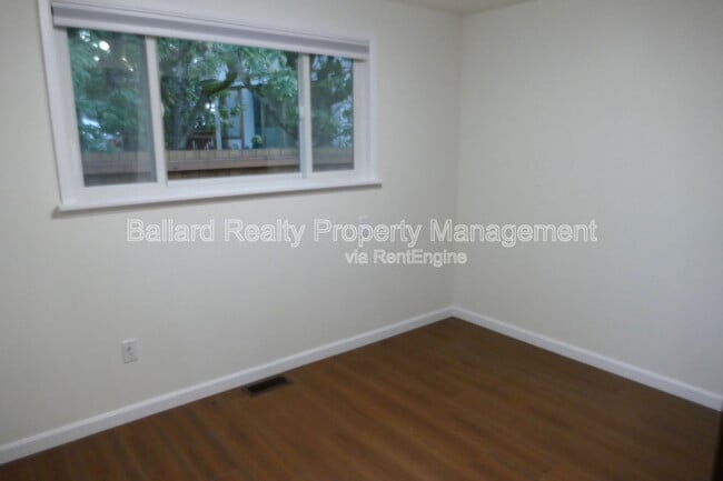 Building Photo - 2127 N 160th St