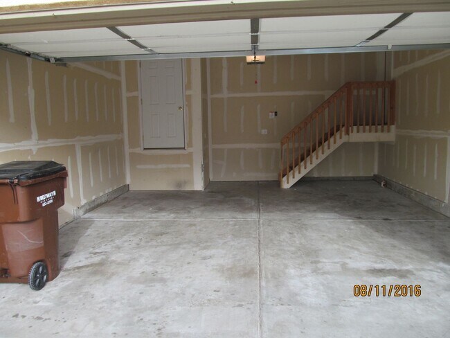 Building Photo - FEELS LIKE HOME! 2BD CONDO with MOUNTAIN VIEWS - Security Deposit Waiver Available