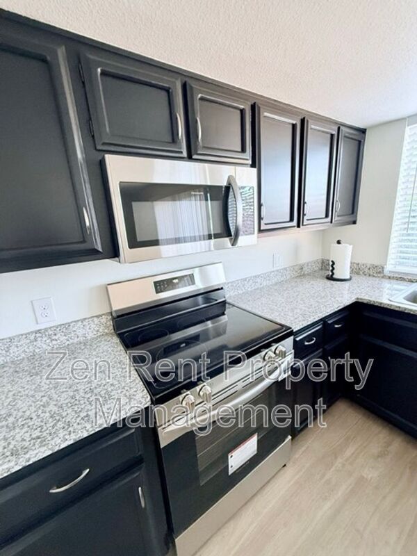 Building Photo - 1044 E Harmony Ave