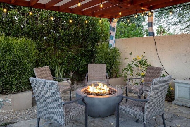 Building Photo - 2184 E Powell Rd