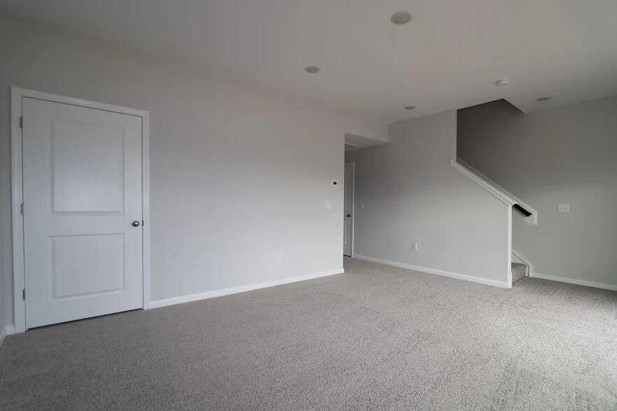 Building Photo - 10052 Secluded Garden Dr