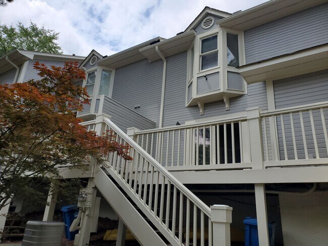 Building Photo - 733 Victorian Pl