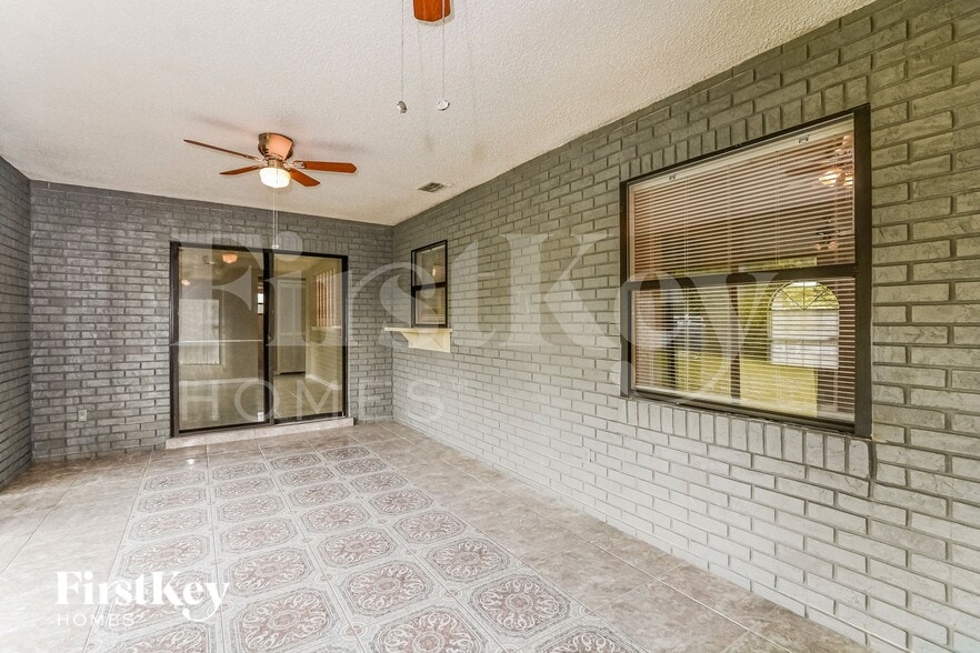 Building Photo - 558 Murphy Ave