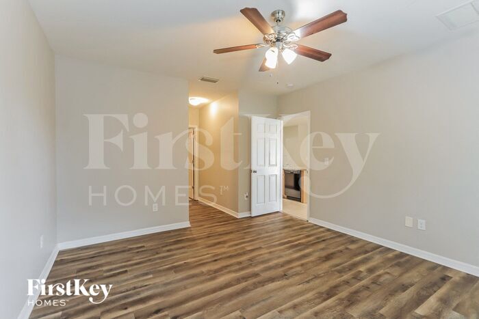 Building Photo - 4527 Antioch St