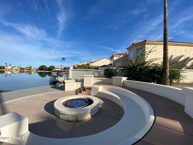 Building Photo - 2301 E Beachcomber Dr