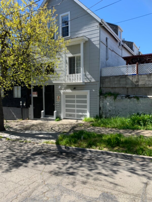 Building Photo - 2019 E 20th St