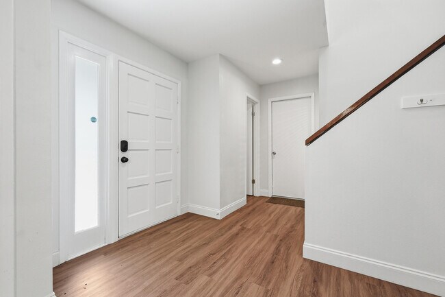 Building Photo - 114 Gleneagles Dr