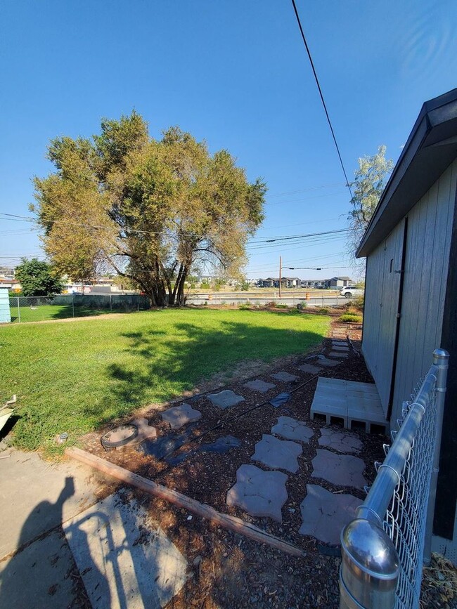 Building Photo - 2 Bedroom Home