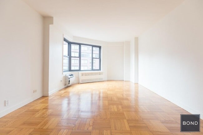 Building Photo - 145 4th Ave
