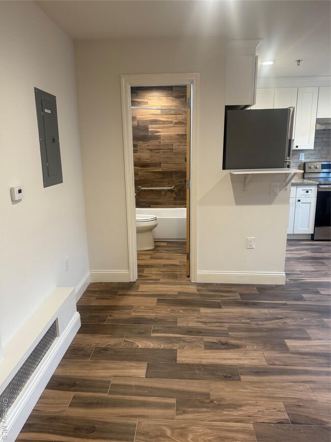 Building Photo - 106 Hempstead Turnpike