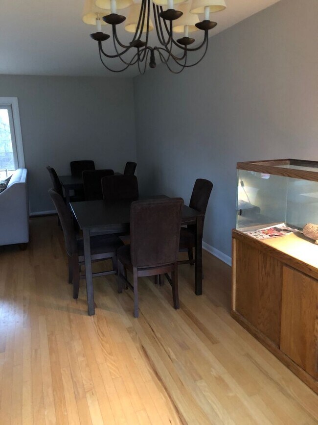 Building Photo - Charming 5 BD/3 BA down the street from Kelley and Luddy!