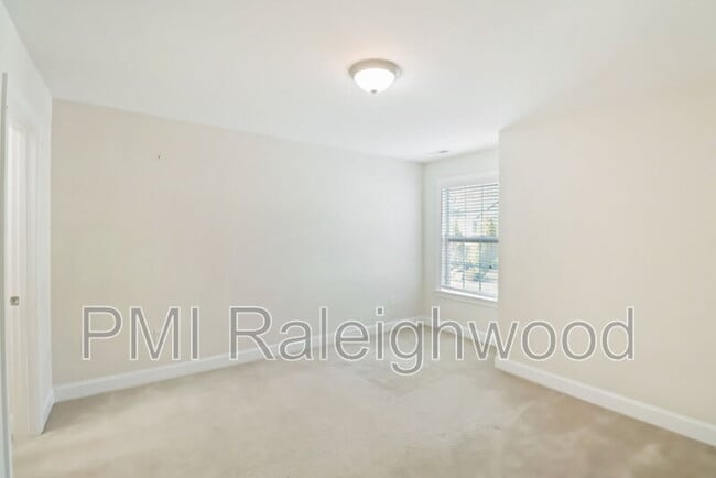 Building Photo - 2707 Masonboro Ferry Dr