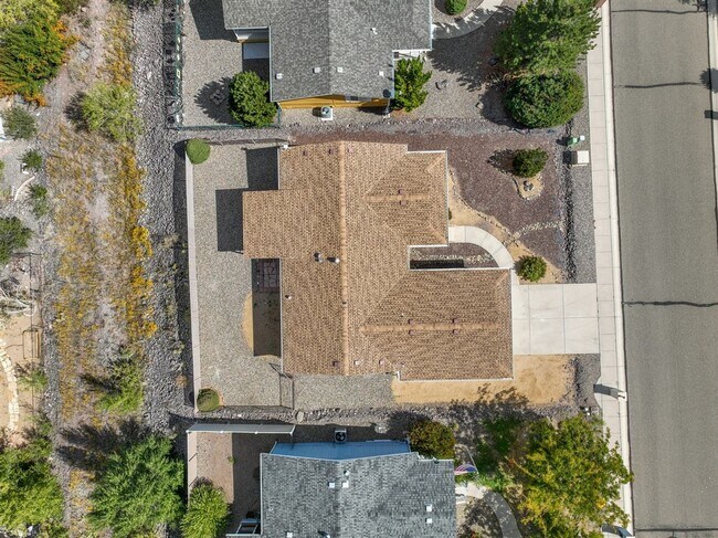 Building Photo - 3 Bedroom, 2 Bath Home with Views of Willo...