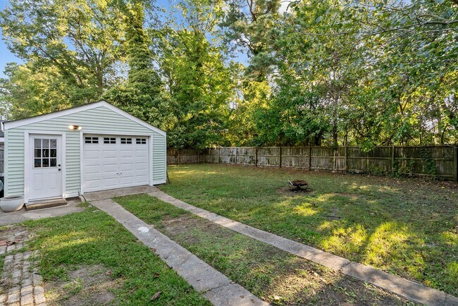 Building Photo - Furnished 4 bedroom Near NOB