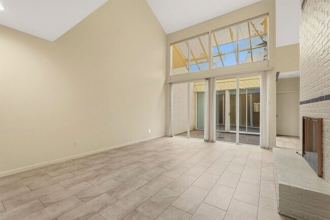 Building Photo - 10125 Valley Forge Dr