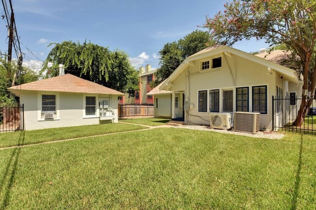 Building Photo - 6bed/3bath House in West Campus