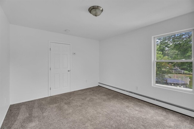 Building Photo - 98 Dahlia Dr