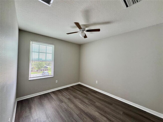 Building Photo - 7208 Grand Elm Dr