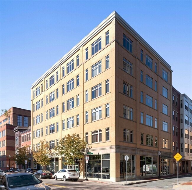 Building Photo - 35 Fay St