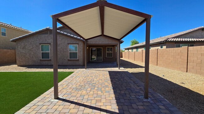 Building Photo - Popular Las Brisas community in Goodyear!