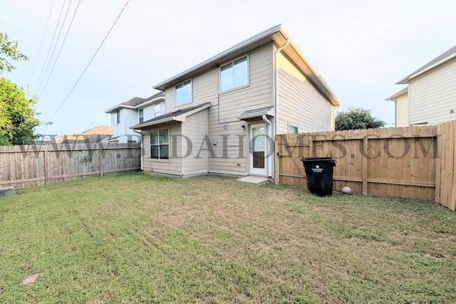 Building Photo - 15566 Kiplands Bend Dr